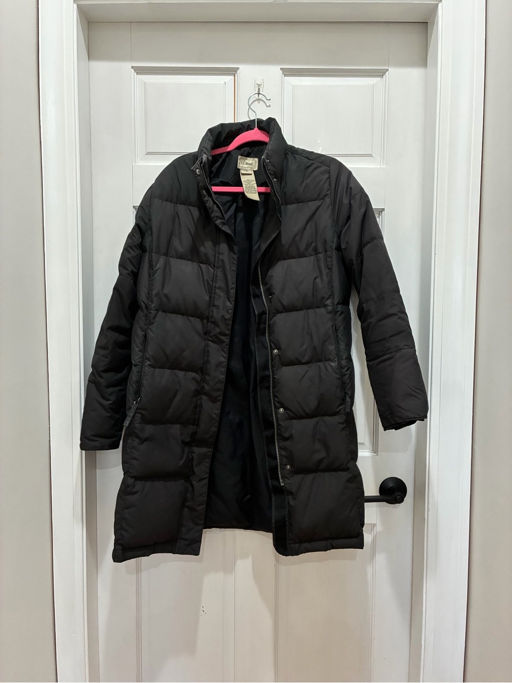 LL Bean Women's Black Puffer Coat - Lightweight Warmth
